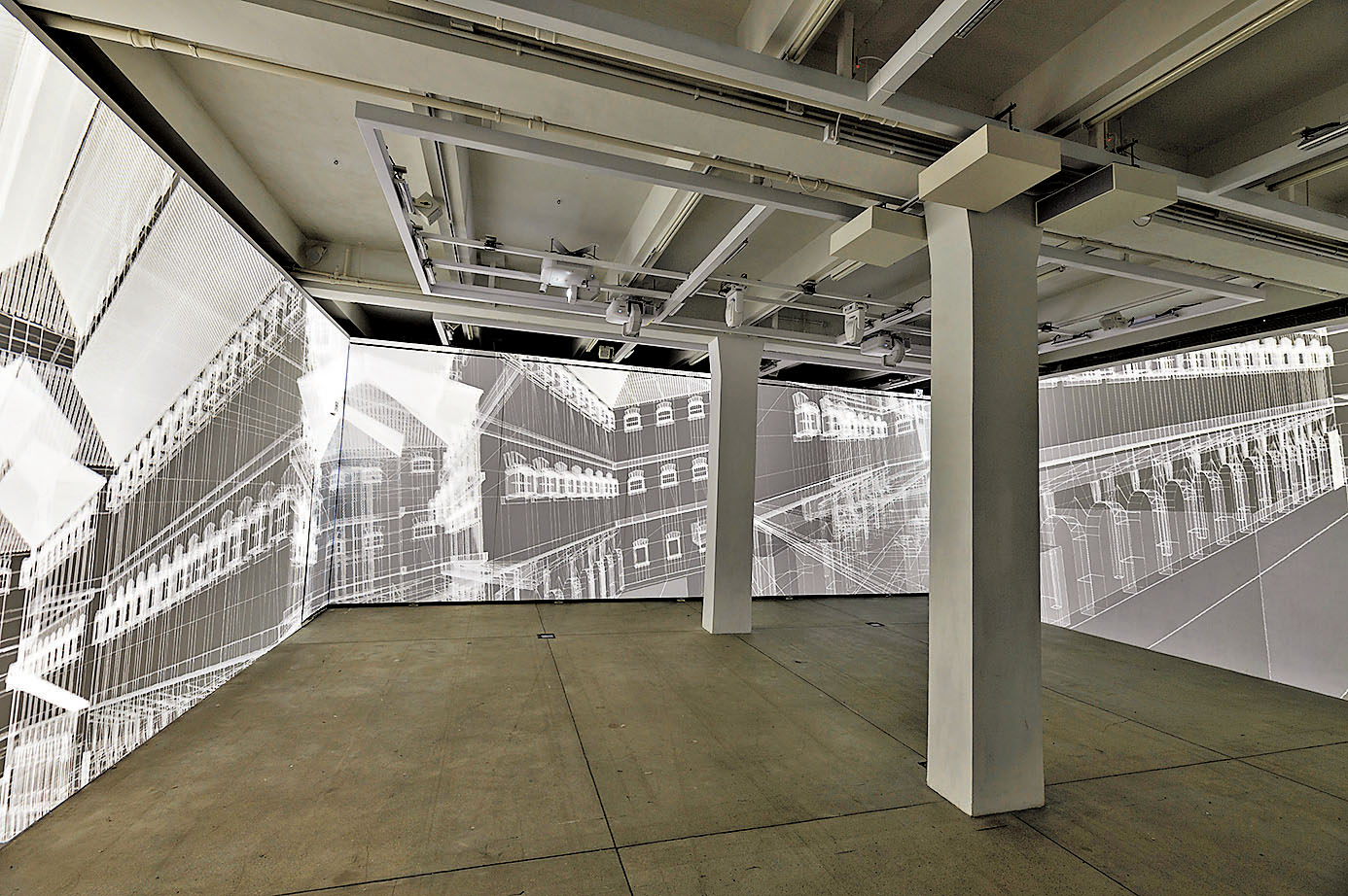 ■觀眾身臨其境般探索監獄建築的空間配置。