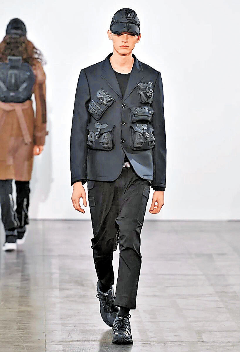 ■1906R波鞋在時裝展上首度亮相。