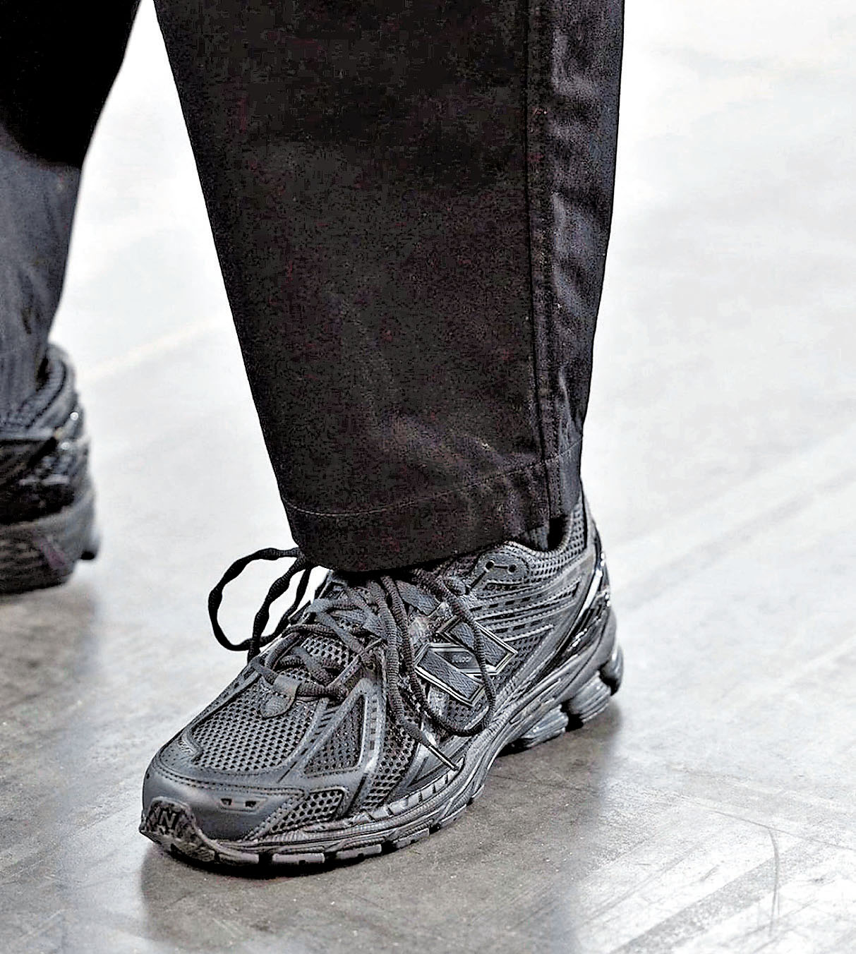 ■波鞋選用透氣網布材質。