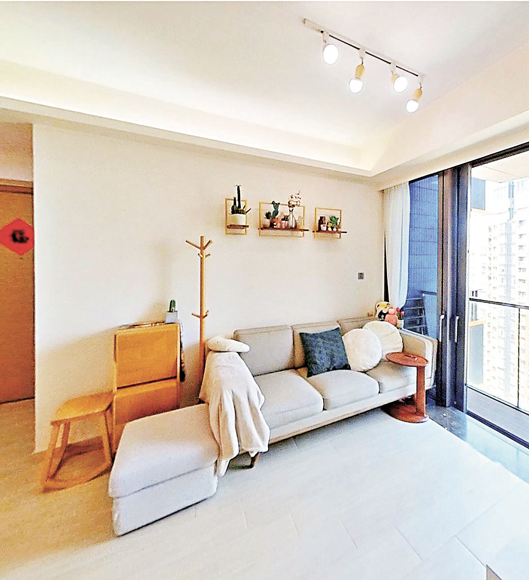 ■客廳放得落三座位梳化有餘。