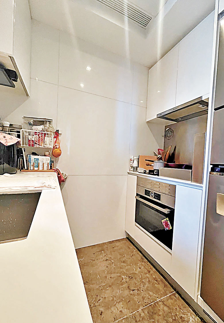 ■廚房焗爐和煮食爐一應俱全。