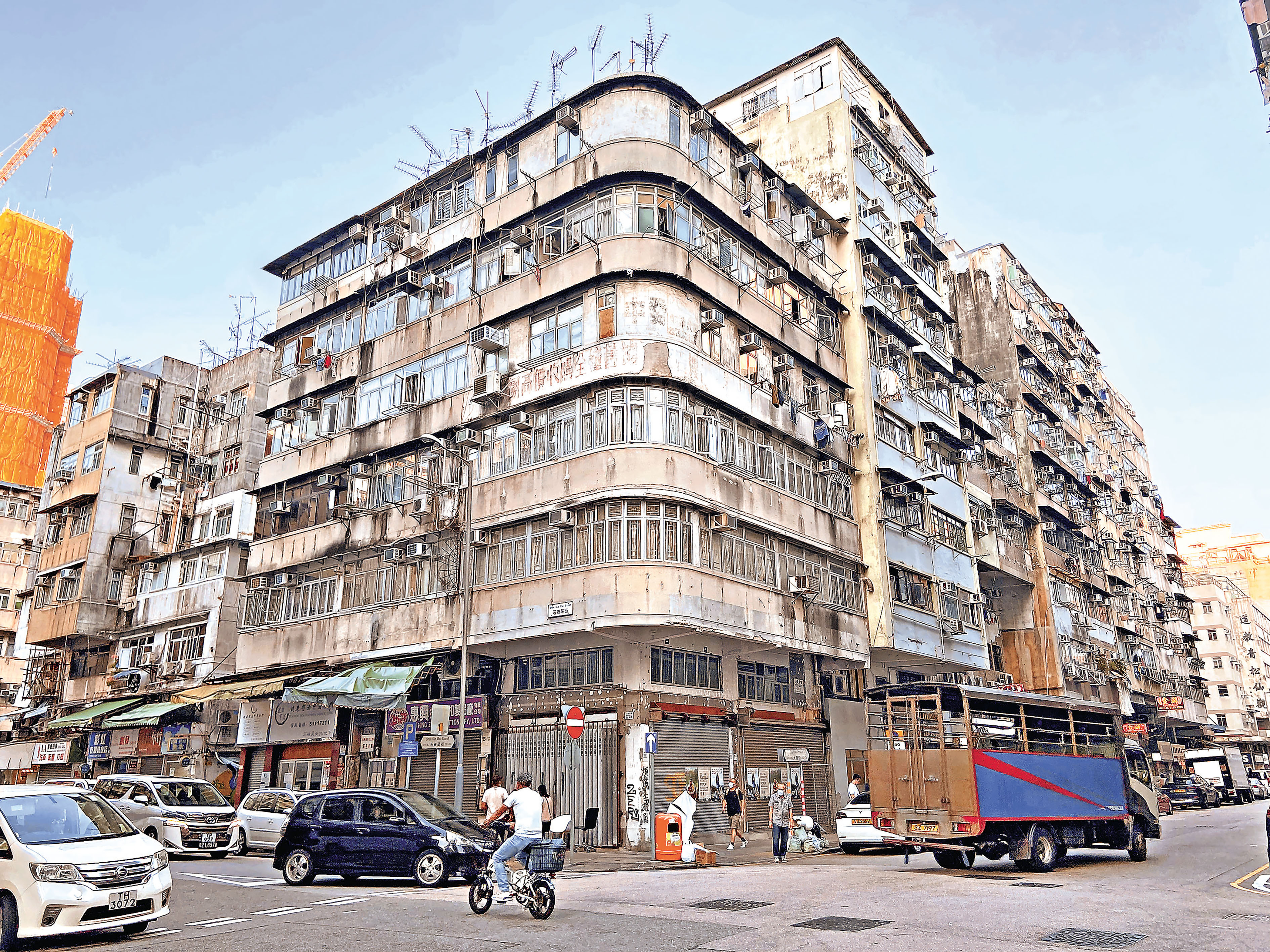 ■香港有不少舊式樓宇及單位，可能有石屎剝落的情況。 資料圖片