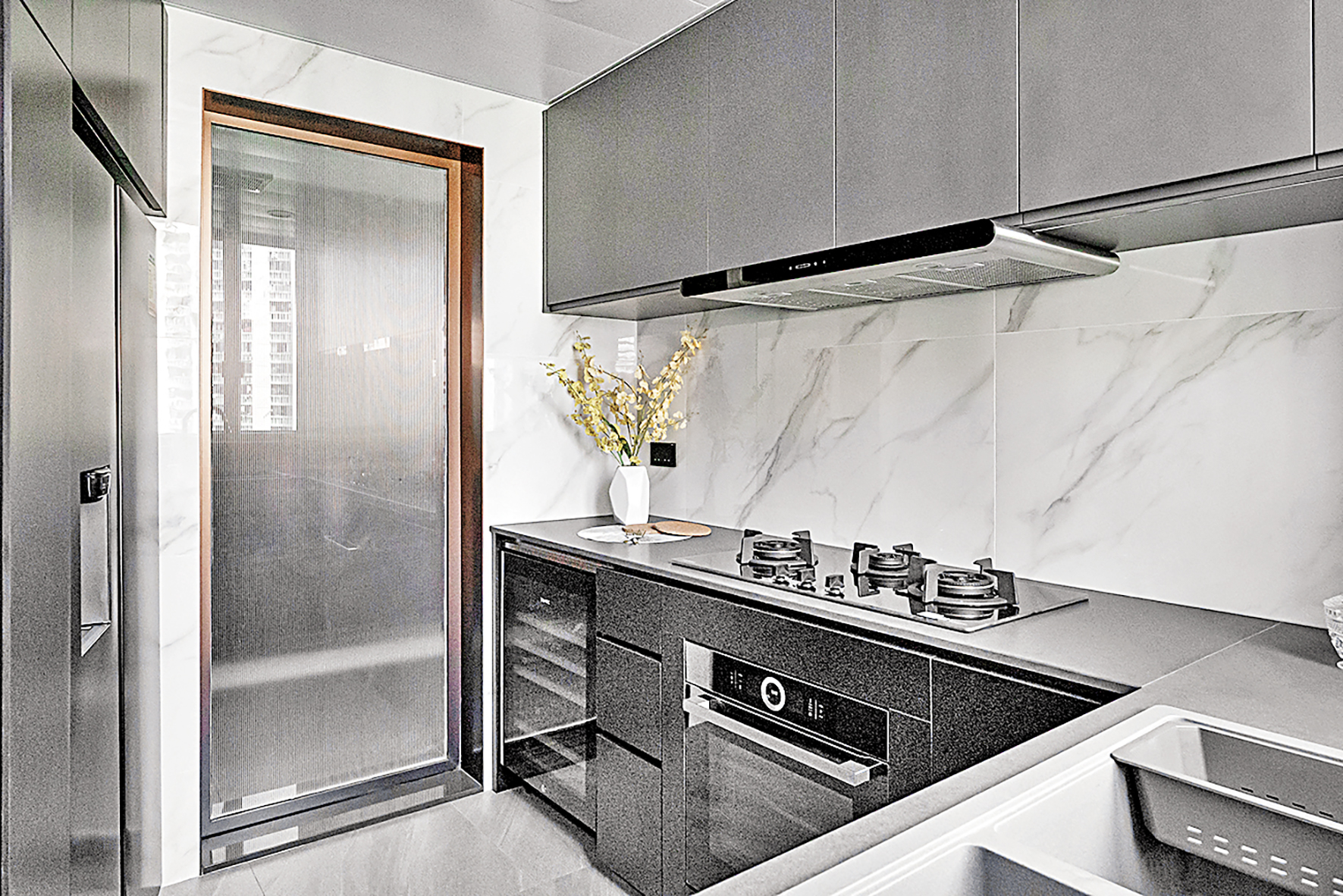 ■廚房L形煮食爐和洗菜盆，方便女戶主大展廚藝。