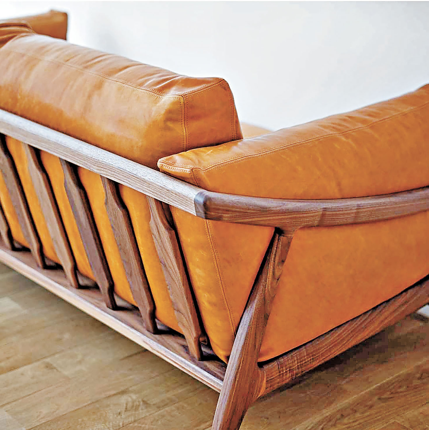 ■馬皮梳化木料選用美國黑胡桃木或美國橡木。