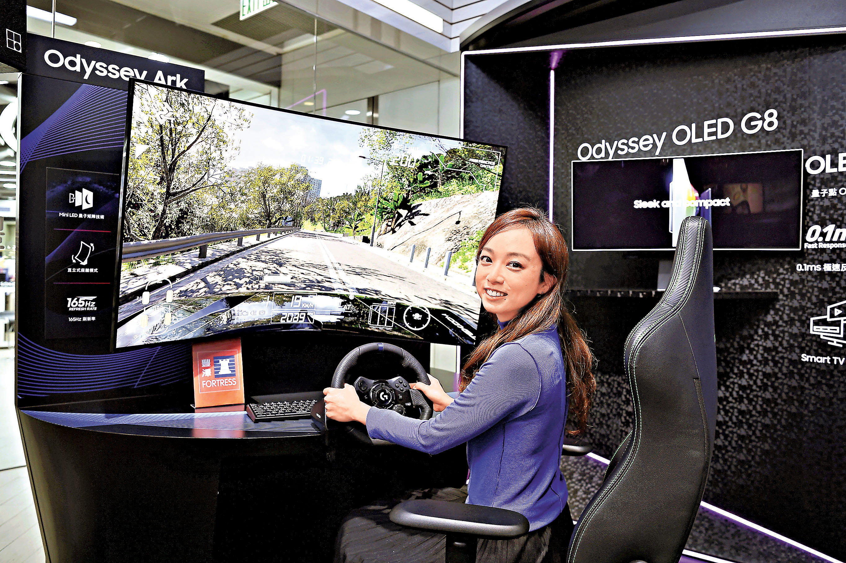 ■Odyssey Ark有55吋，打機十分爽。