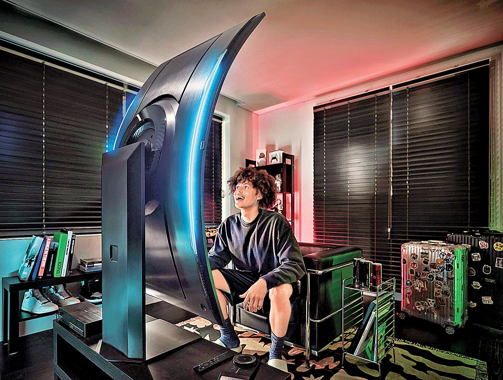 ■人體工學設計的支架，可將屏幕上下旋轉。