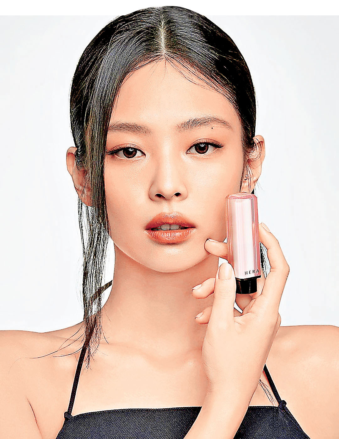 ■Jennie的彩妝展現自信美。