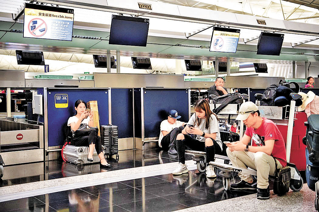 ■若航機延誤時間不長,旅客只有耐心等候上機。