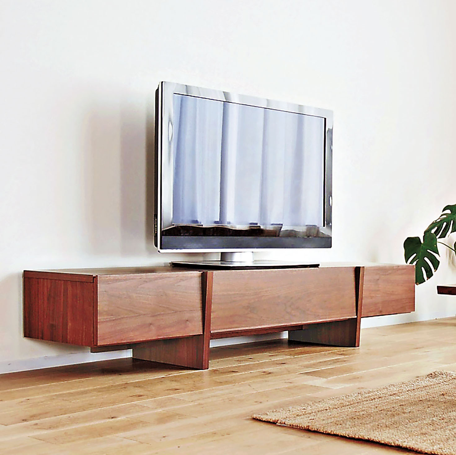 ■電視櫃採用天然木材製成。