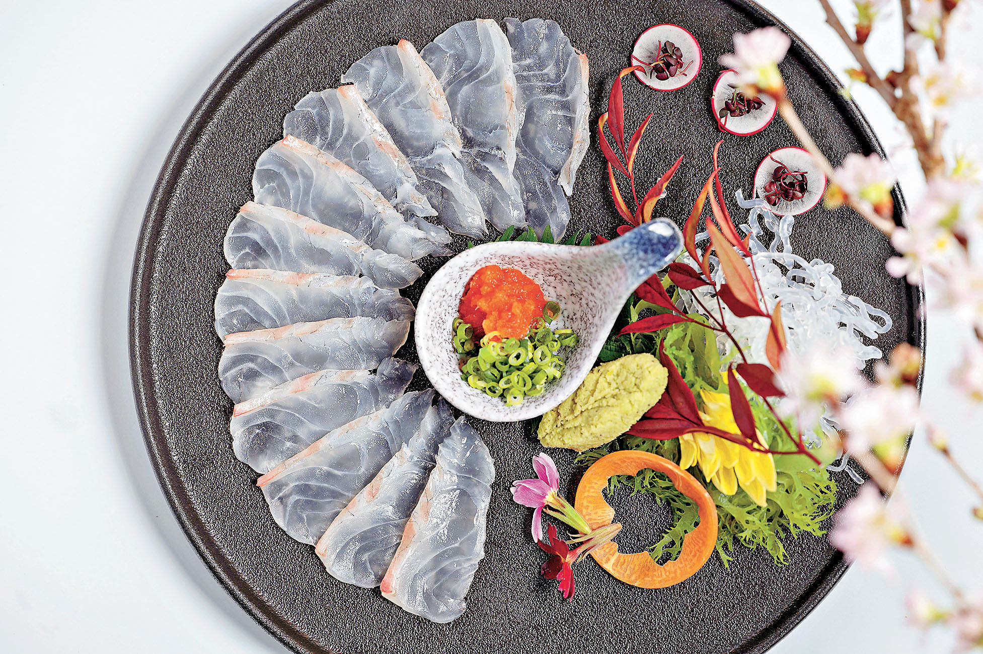 ■四位或以上贈櫻鯛薄切刺身一客。