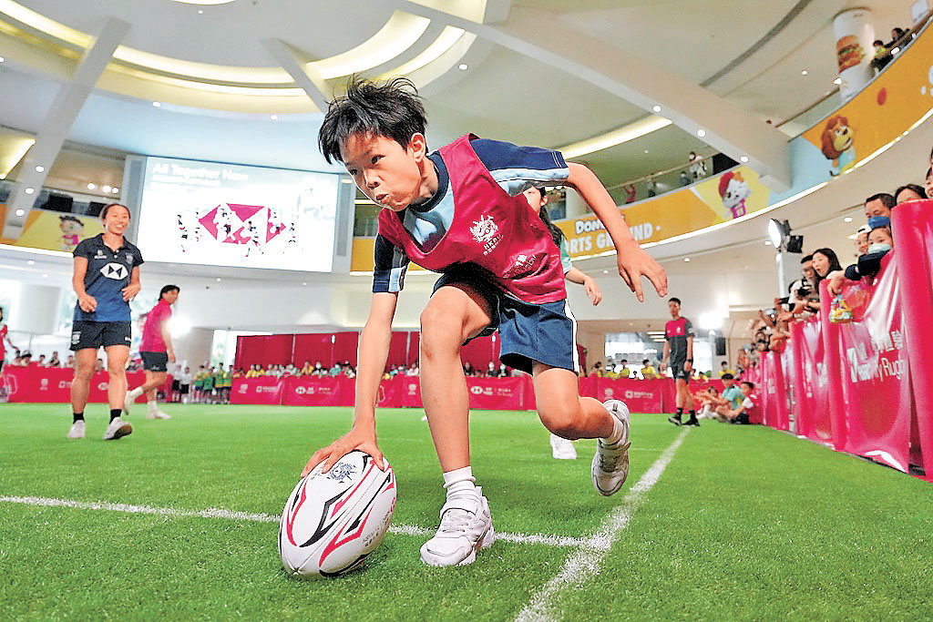 ■小球員繞過對手成功達陣。