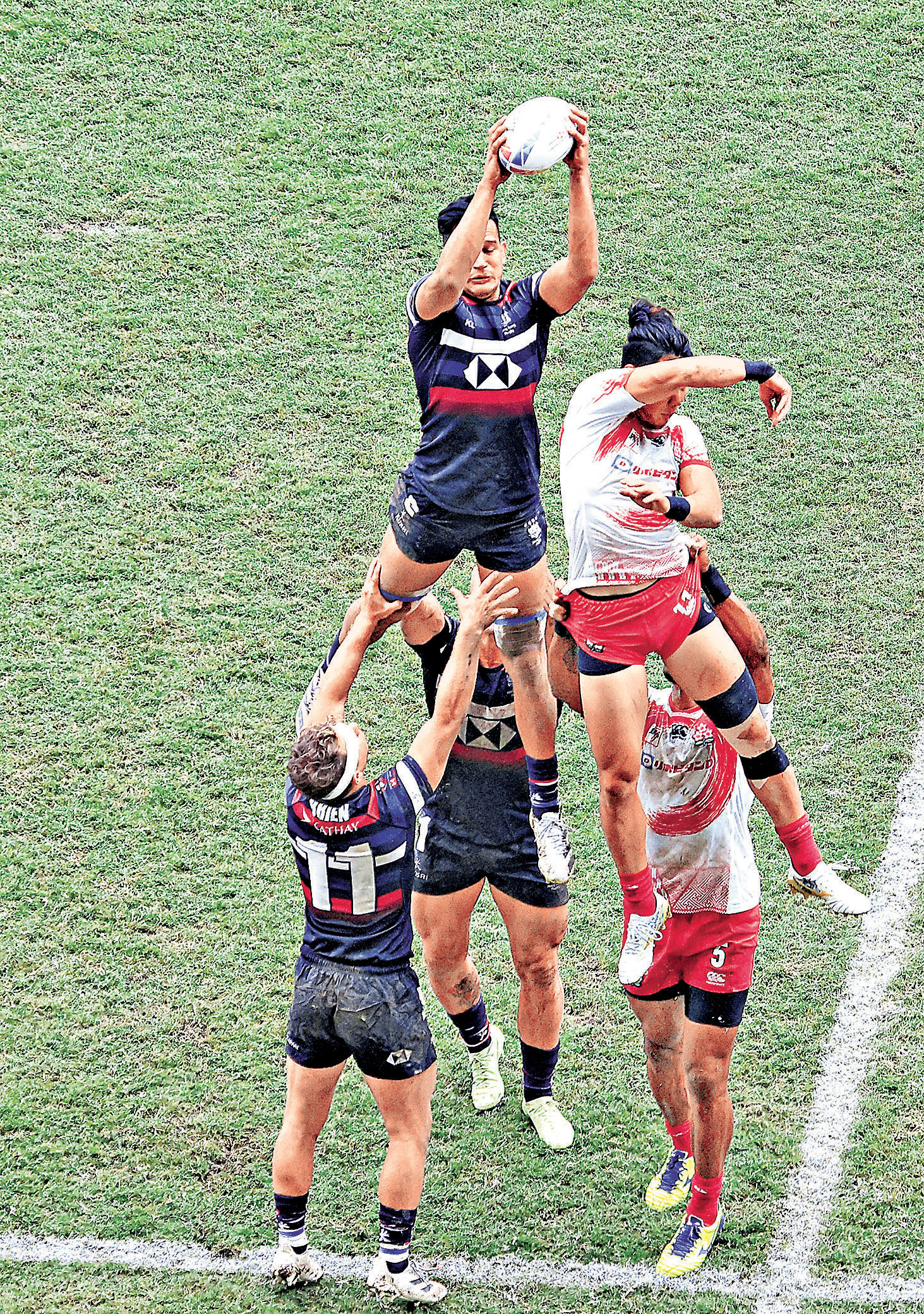 ■港隊（藍）每場比賽都全力以赴。