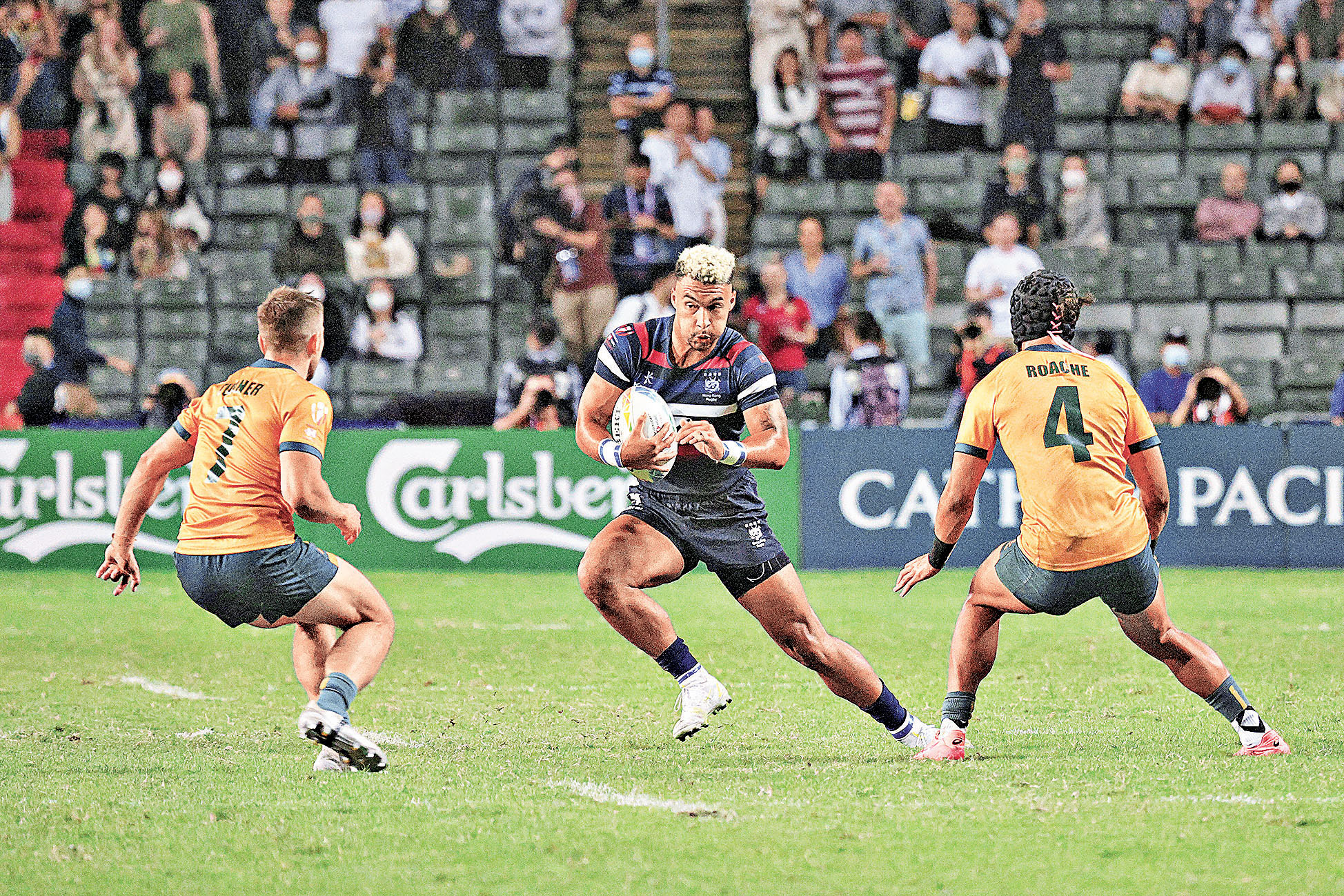 ■港隊（藍）主場出擊。