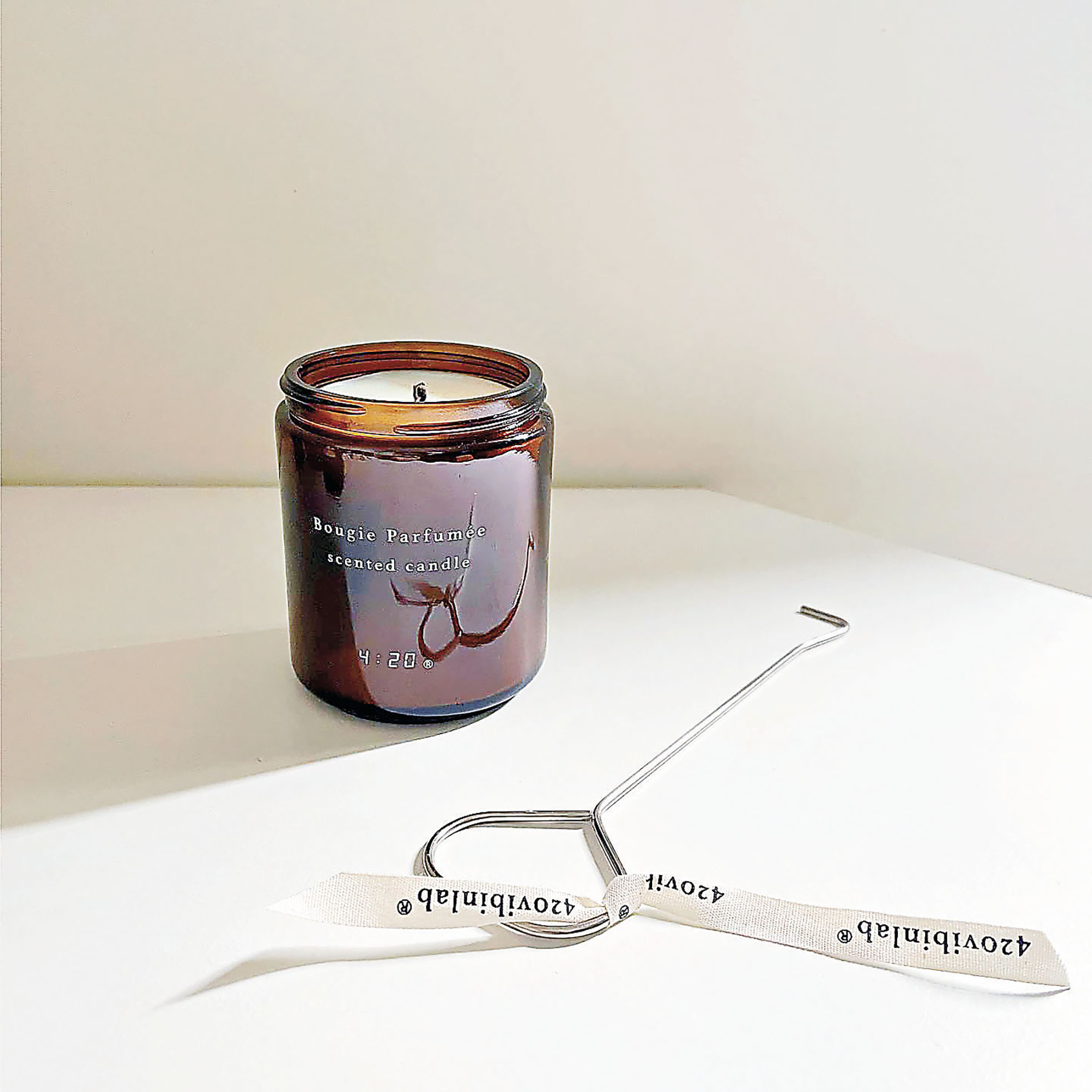 ■4:20 vibin lab香薰蠟燭  約174元