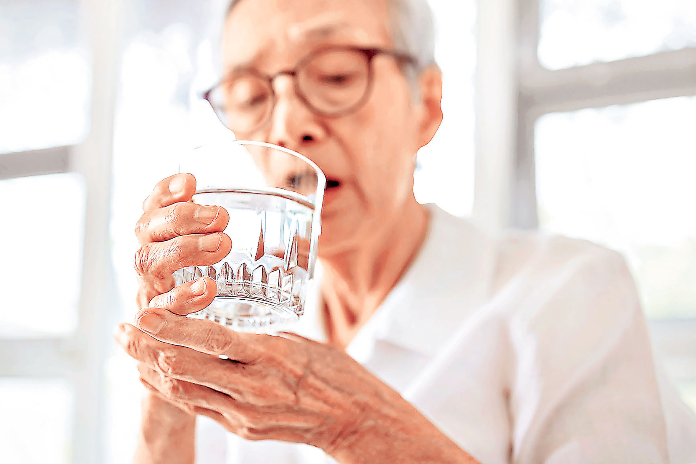 ■柏金遜症初期症狀有單邊手震。