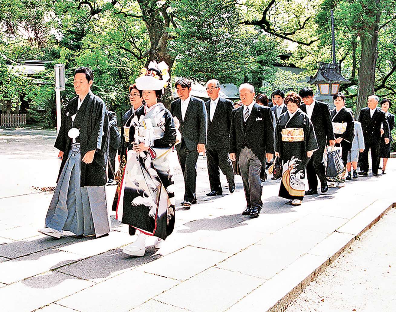 ■日本人穿着和服舉行和式婚禮。
