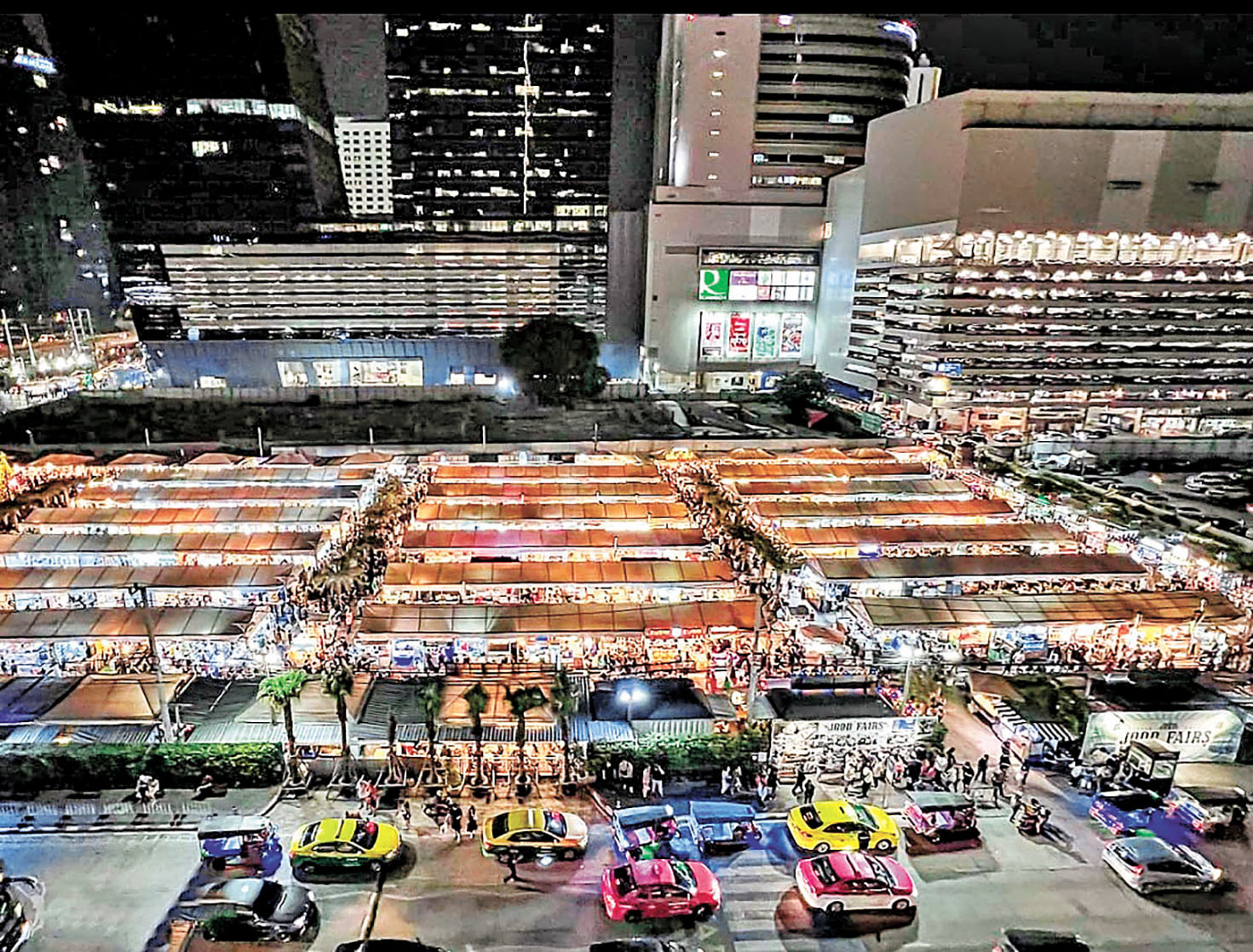 ■曼谷喬德夜市設有500多個攤位，營業到深夜12時。