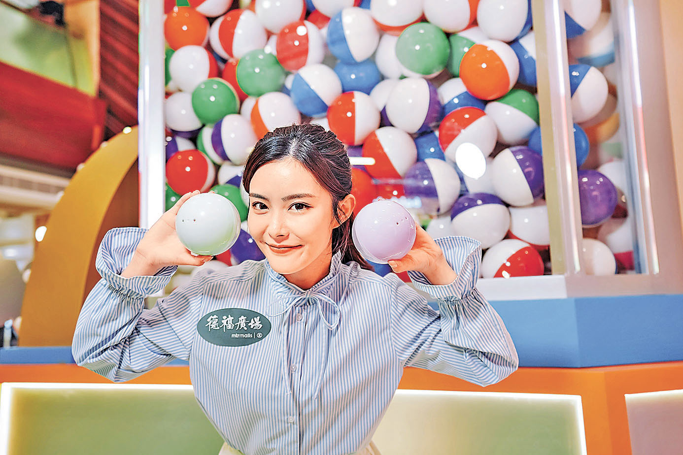 ■參加巨型「『德』獎扭蛋機」。