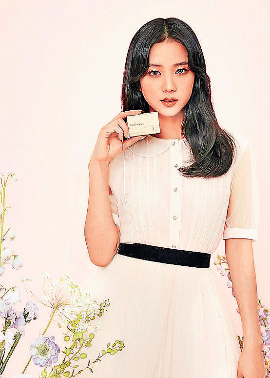 ■BLACKPINK成員Jisoo曾擔任彩色隱形眼鏡代言人。