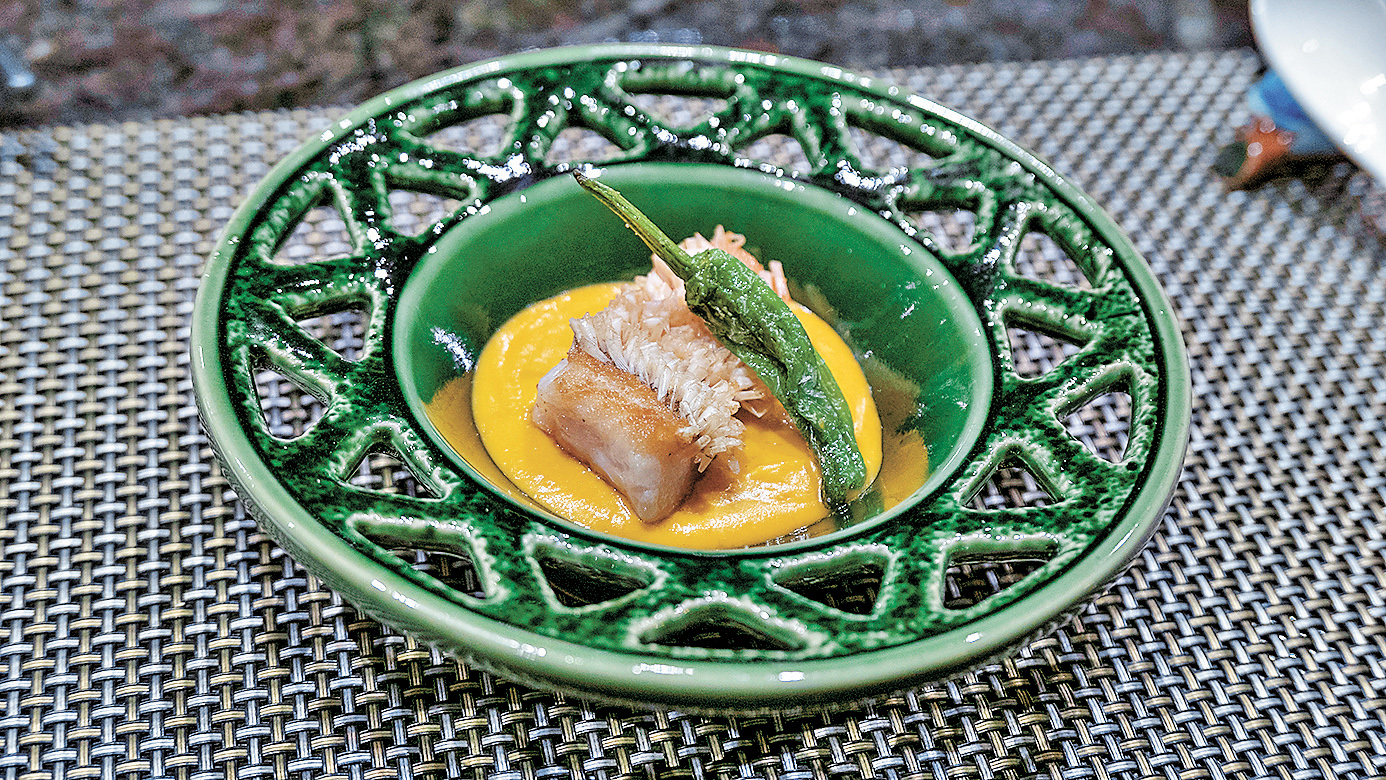 ■甘鯛立鱗燒，魚鱗薄脆，肉身鮮厚。