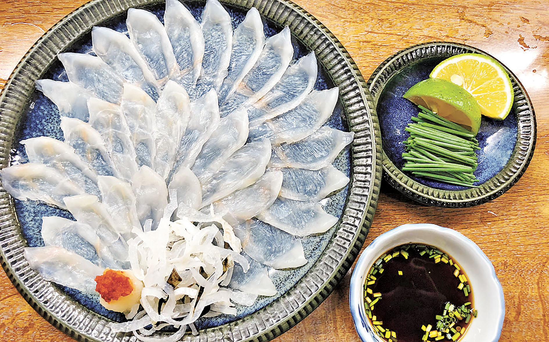 ■唐戶市場必食河豚料理，如生魚片刺身鮮甜可口。