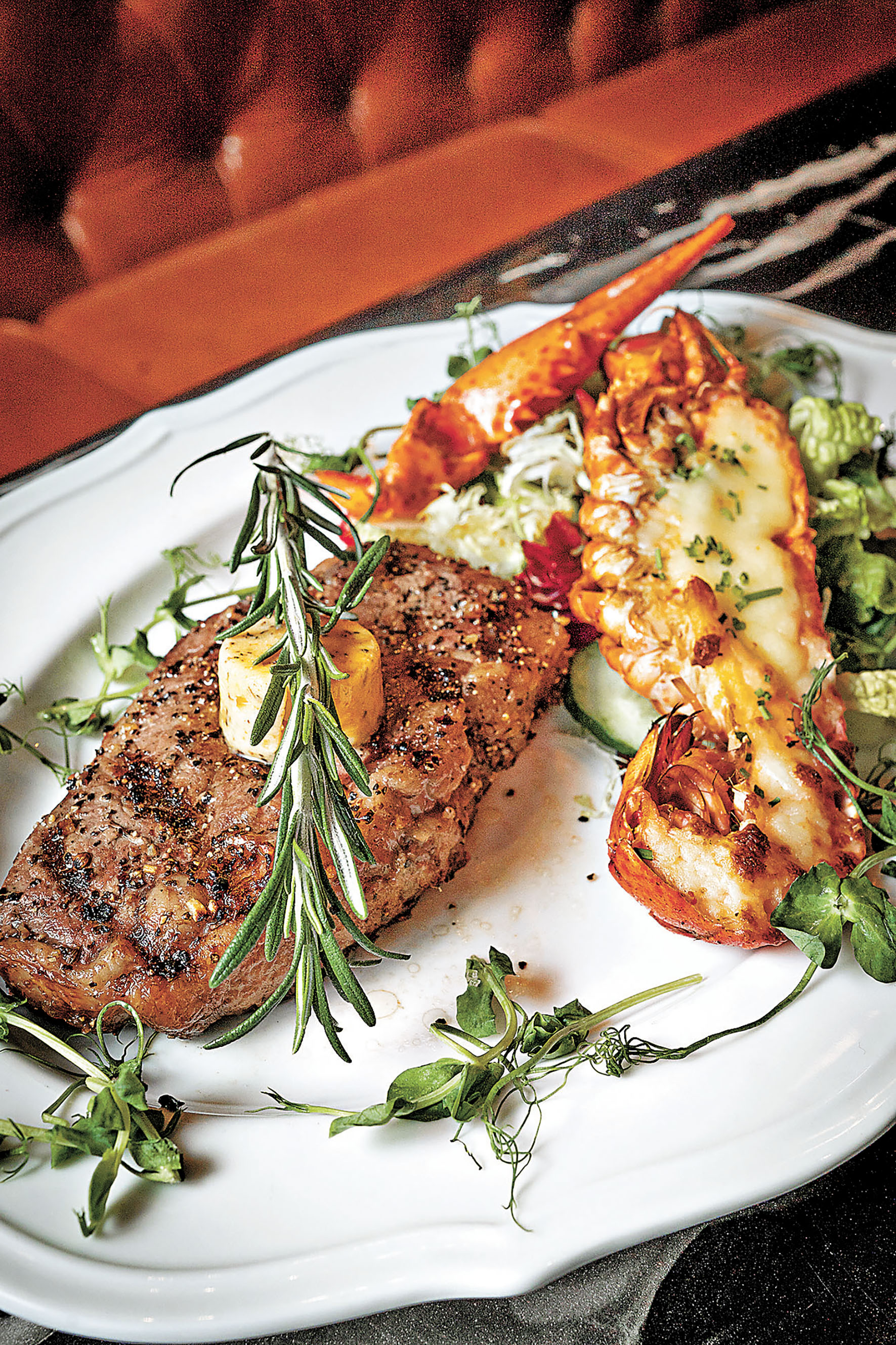 ■西冷牛扒搭配波士頓龍蝦。