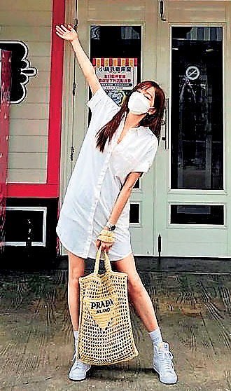 ■王心凌選擇經典的自然色。