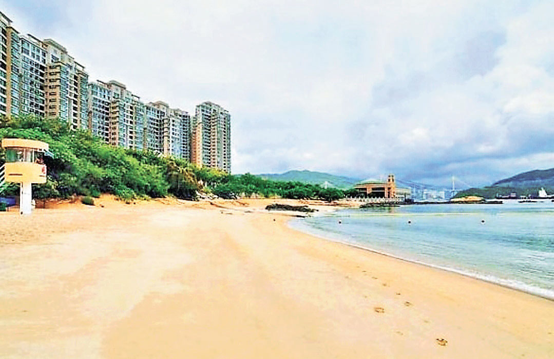 ■珀麗灣裏的東灣沙灘,可邊享受日光浴,邊飽覽青馬大橋及汀九橋景色。