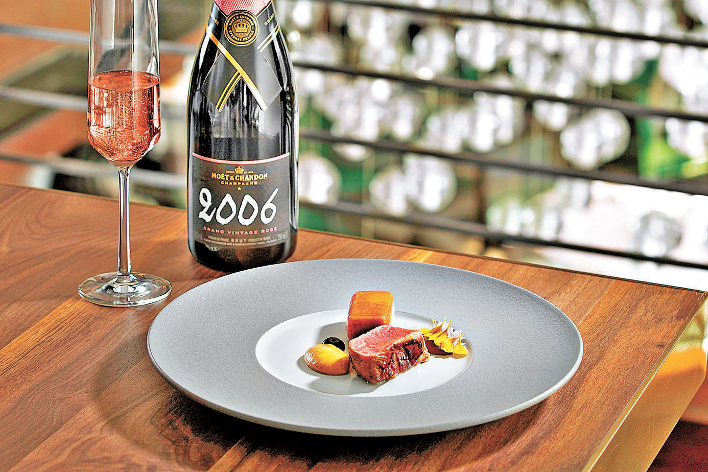 ■香烤哈里薩辣醬嫩滑羊鞍。