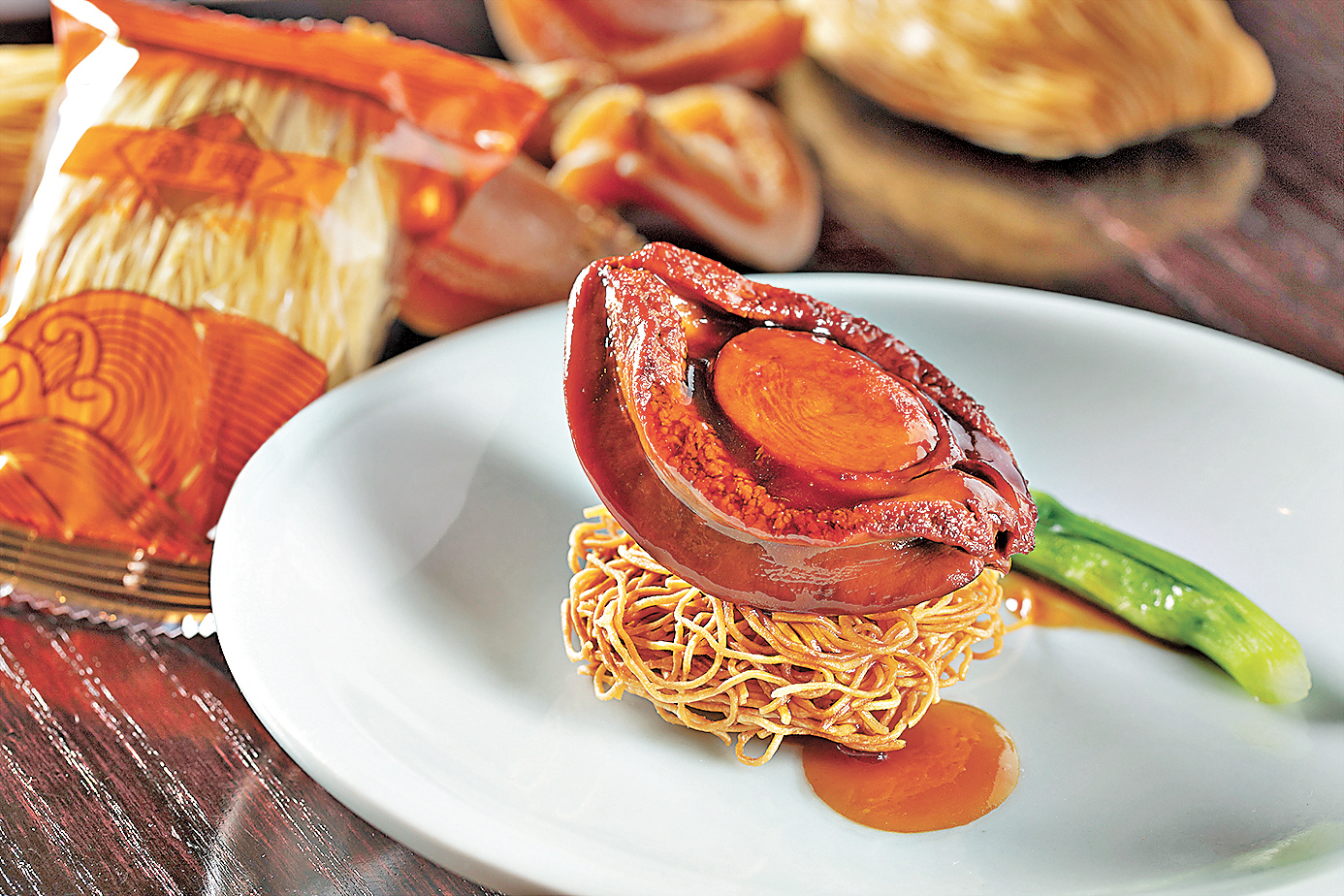 ■私房乾鮑魚扣花膠兩面黃。