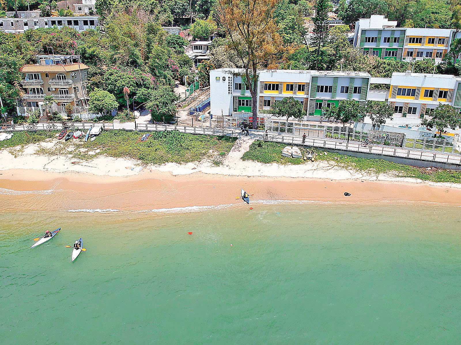 ■梅窩的銀礦灣亦是港人玩水熱點。 HKPA Camp