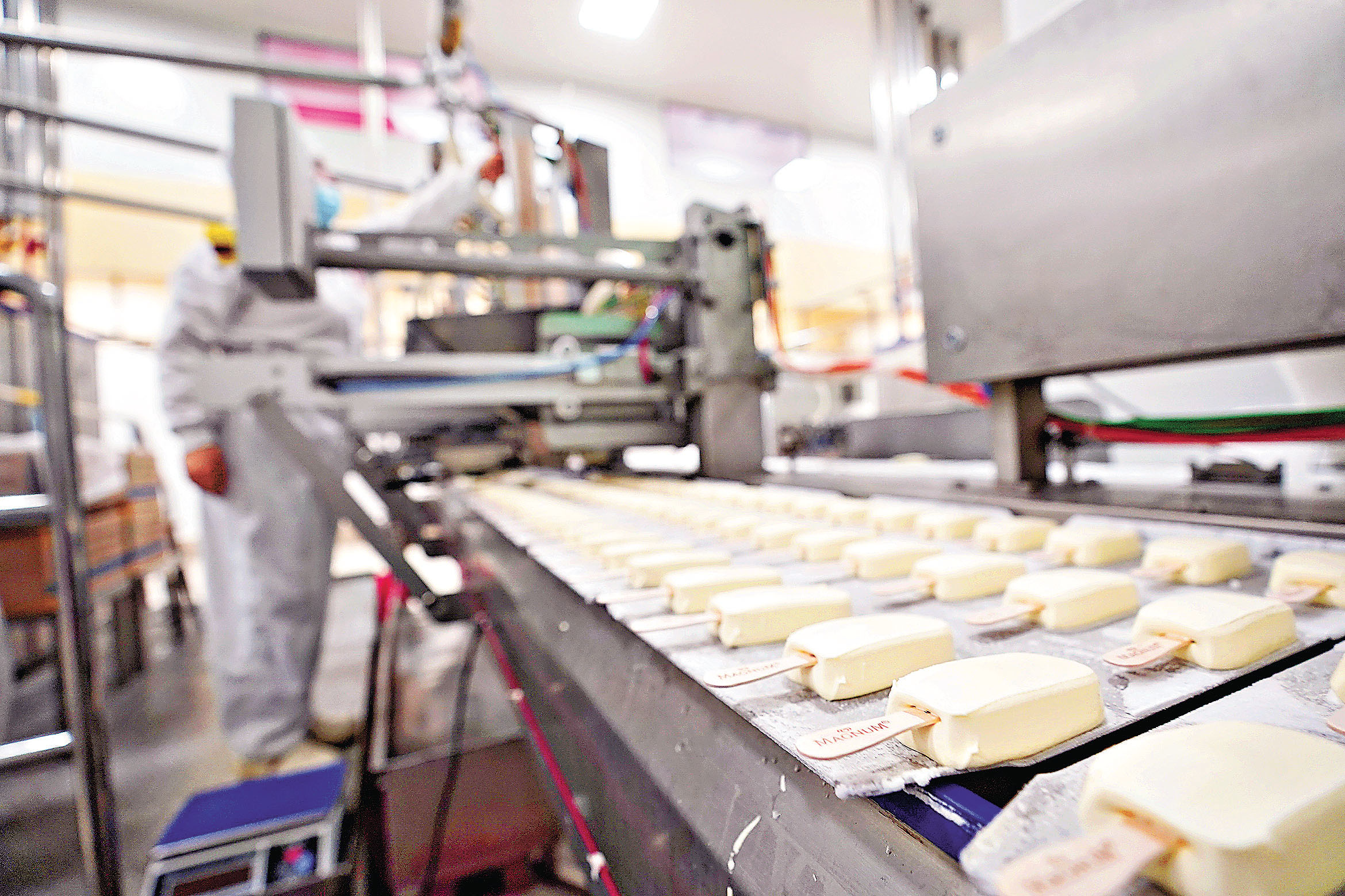 ■冰涷甜點工廠以智能化生產雪條。   資料圖片