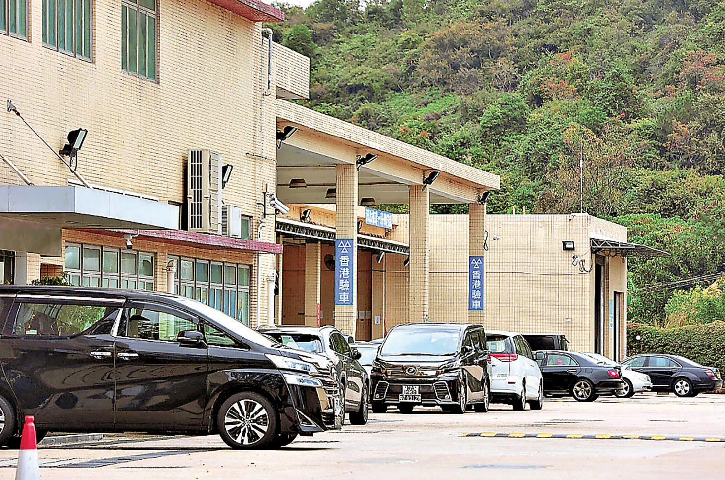 ■中檢將為「港車北上」增設每日700個驗車名額。資料圖片