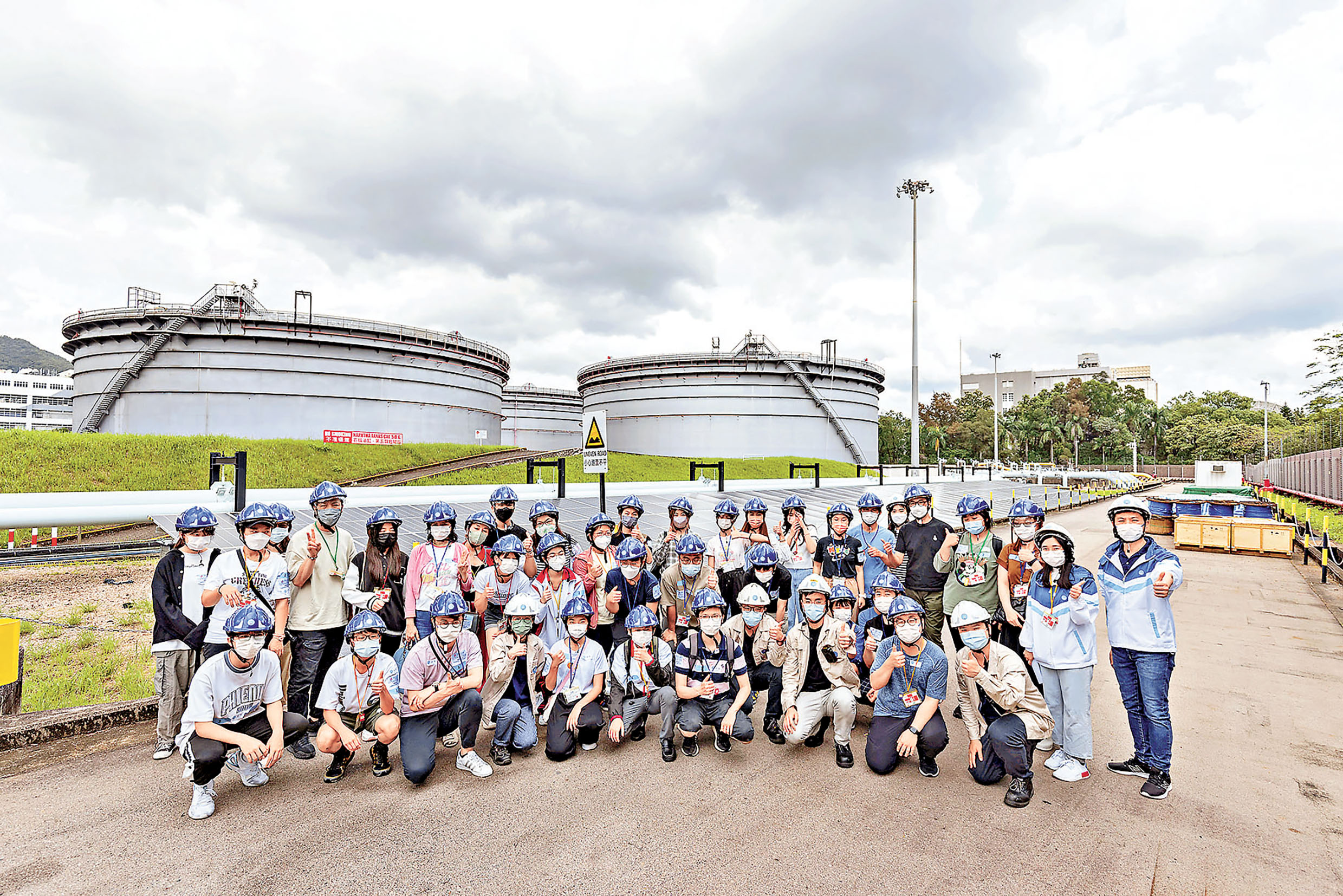 ■煤氣公司安排學員參觀大埔煤氣廠各項設施。