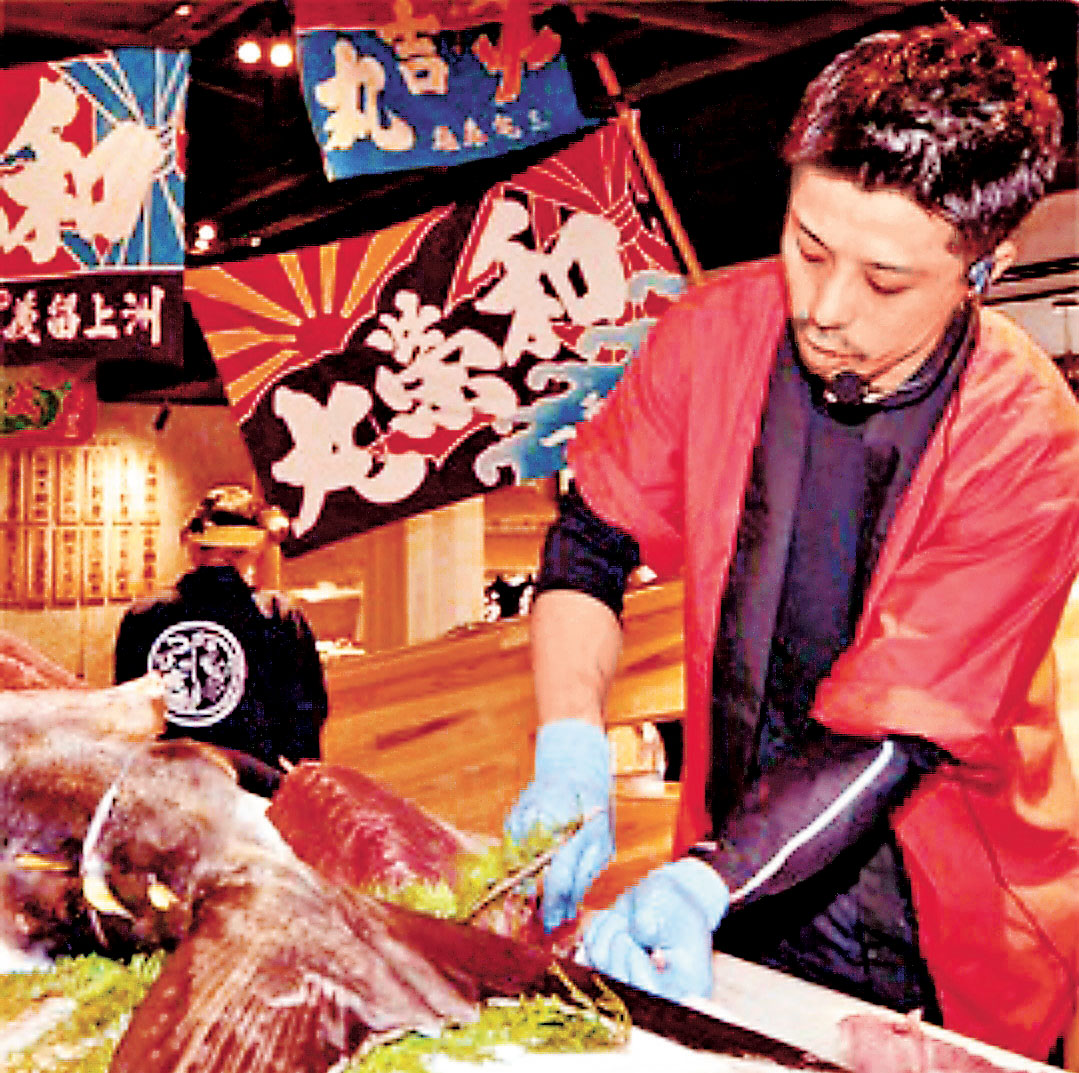 ■師傅會為客人釣到的魚即場製作刺身。