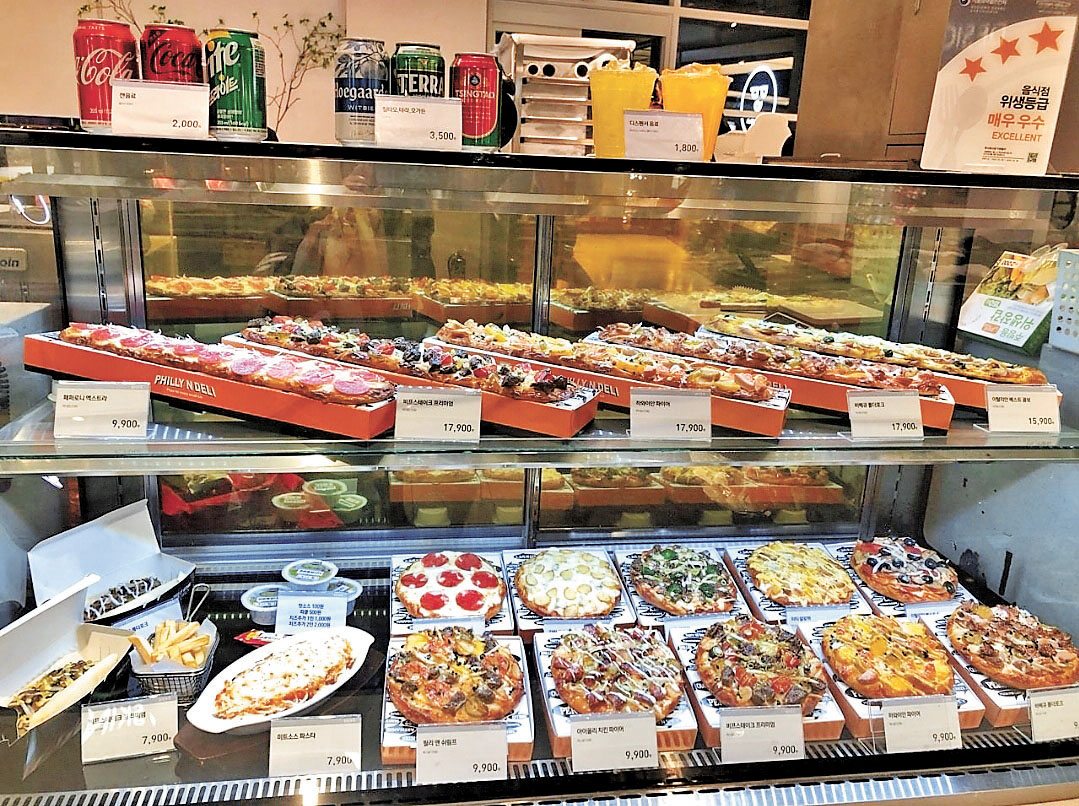 ■意大利餐廳PHILLY  N  DELI的披薩種類眾多。