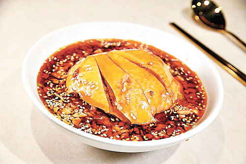 ■口水雞皮脆肉嫰。