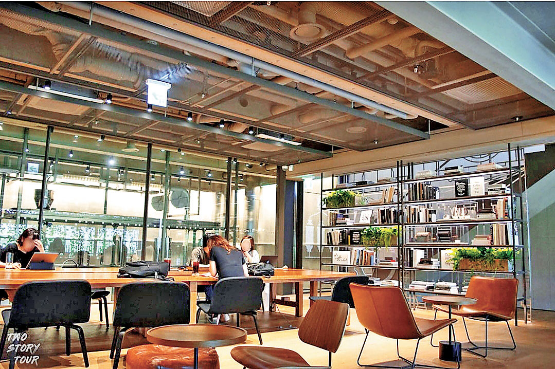 ■Maxim Plant咖啡店內可一邊嘆咖啡，一邊看書。