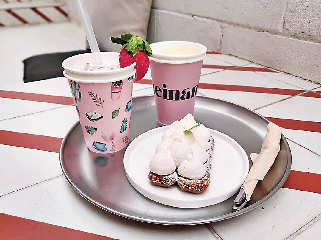 ■One in a million招牌甜品的鮮奶油咖啡蛋糕。