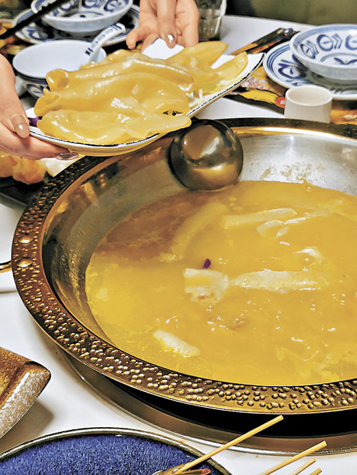 ■花膠響螺雞湯底