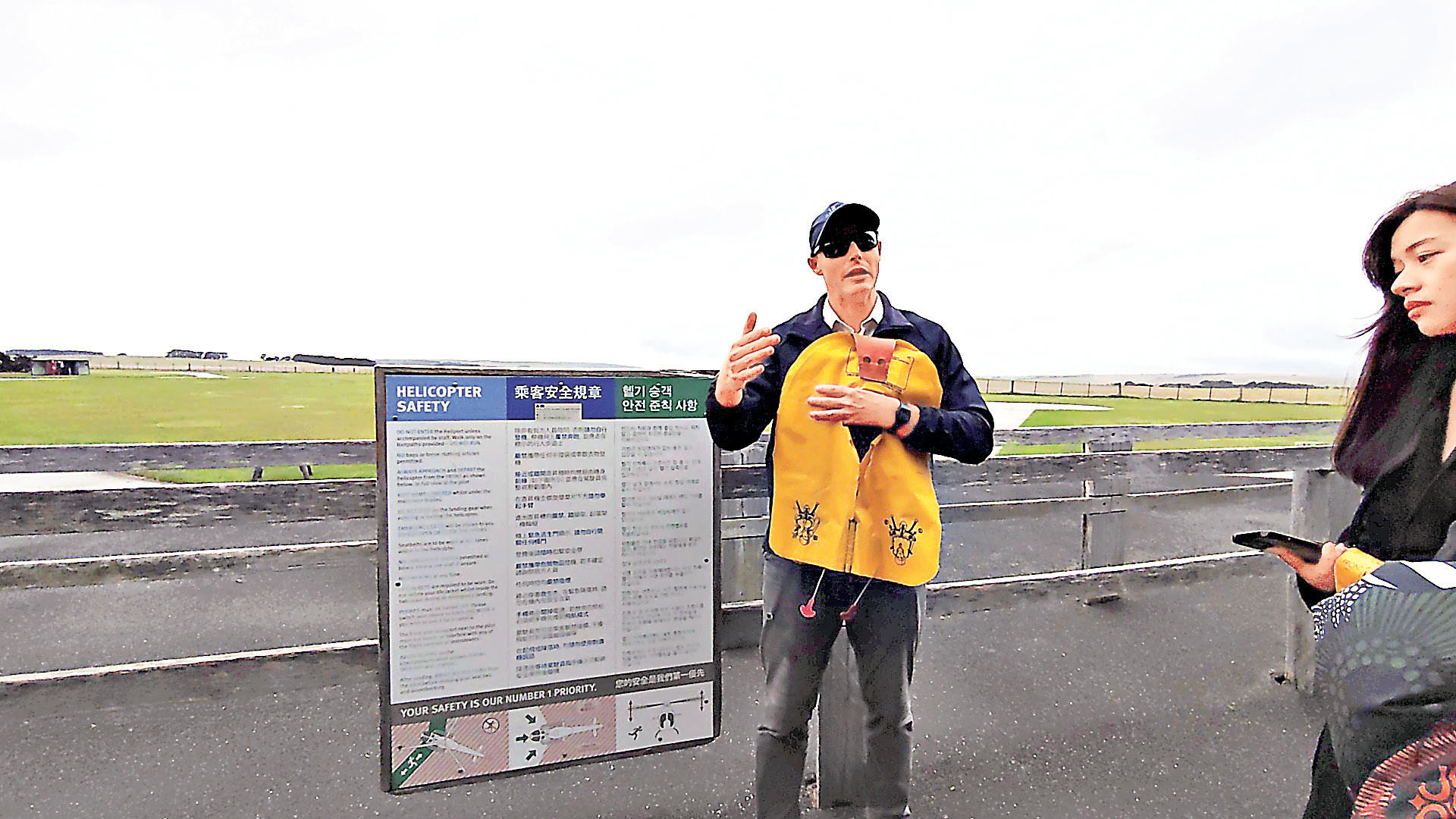 ■起飛前，先聆聽有關乘客安全規章。