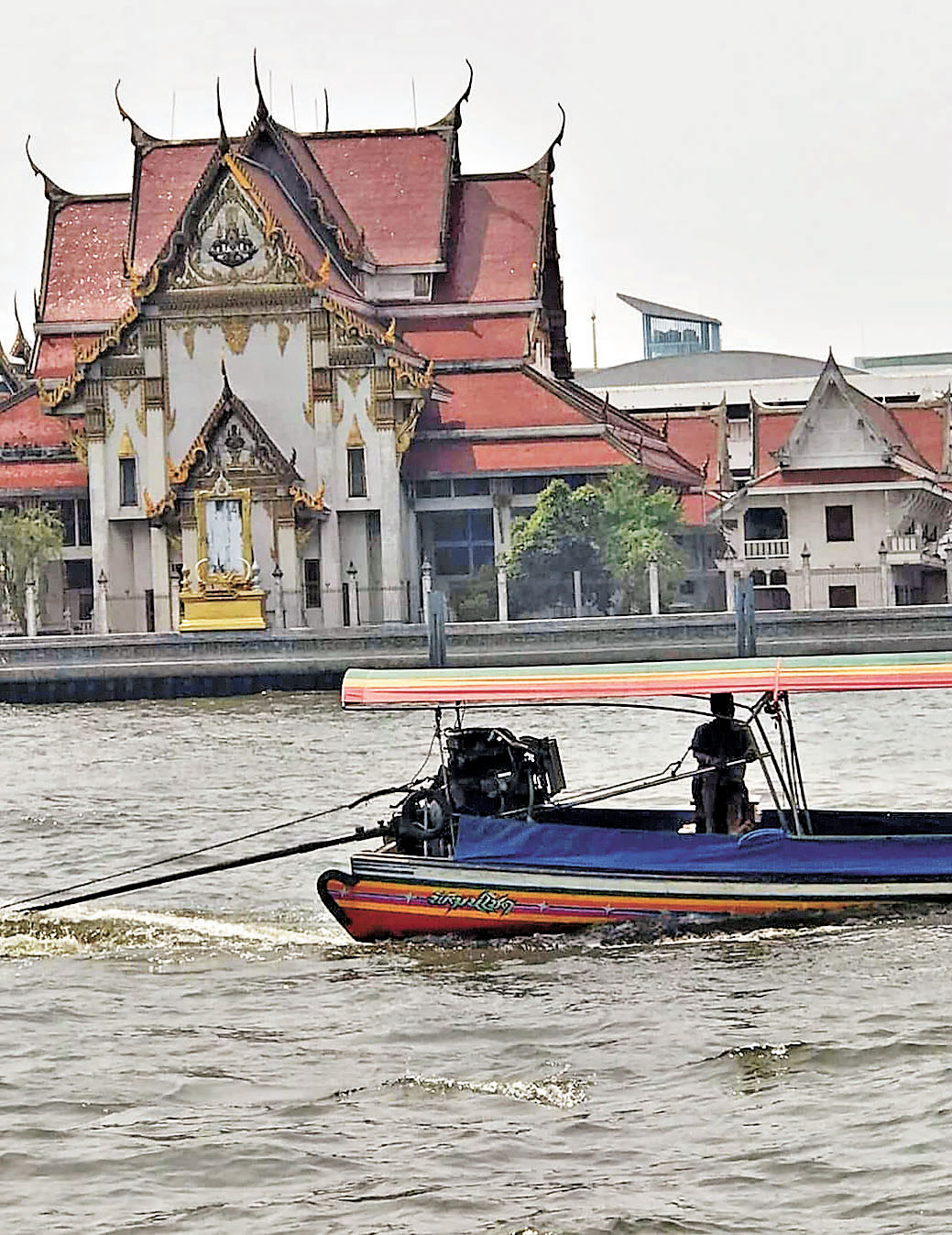 ■曼谷市昭披耶河沿途經過不少佛寺。