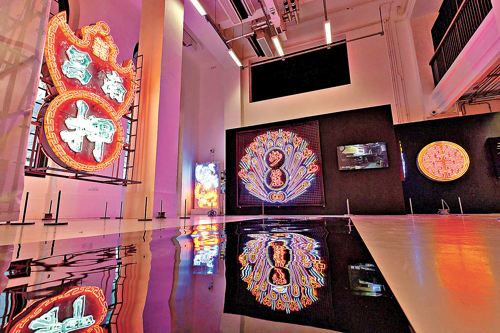 ■位於01座複式展室的「霓續」展覽場景。