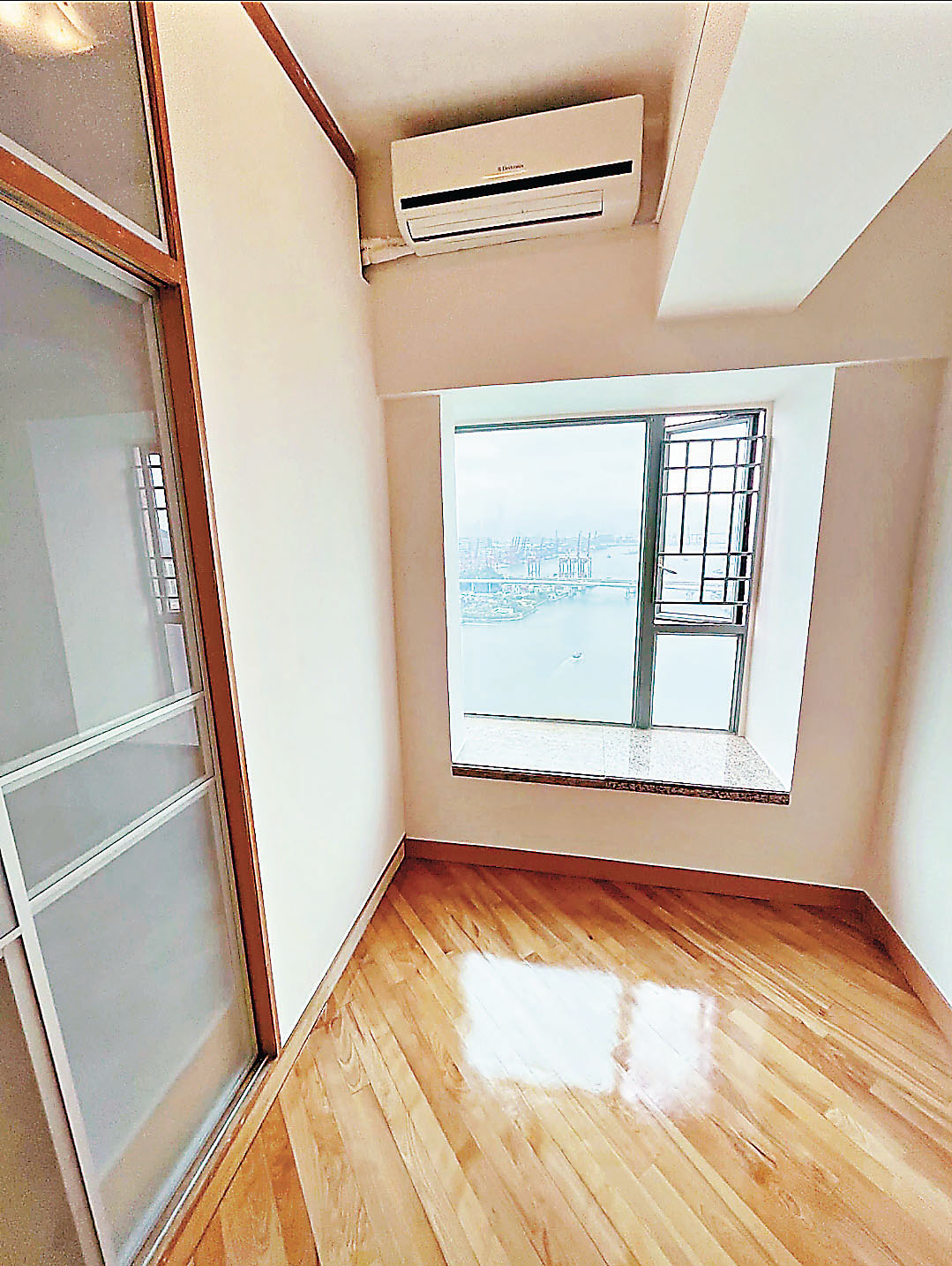 ■房門有趟門高身衣櫃。