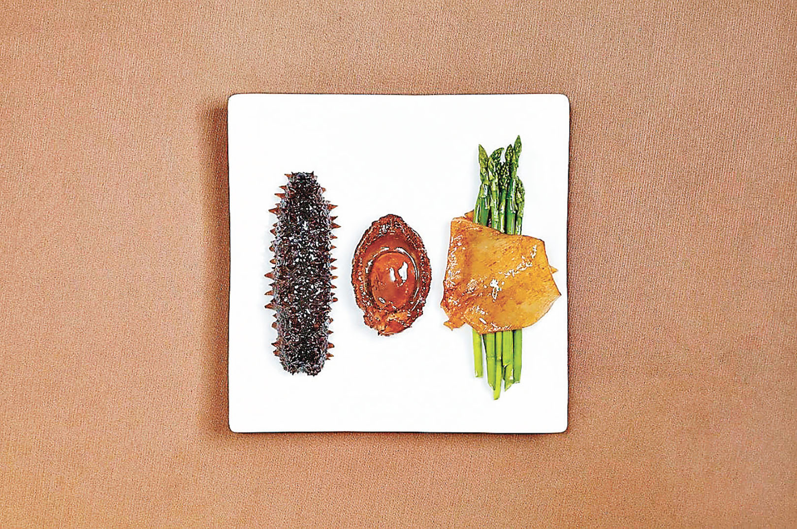 ■吉品花膠扣刺參。