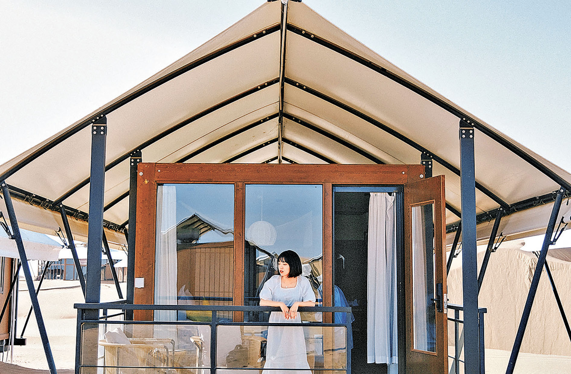 ■遊客可在客房露台眺望美景。