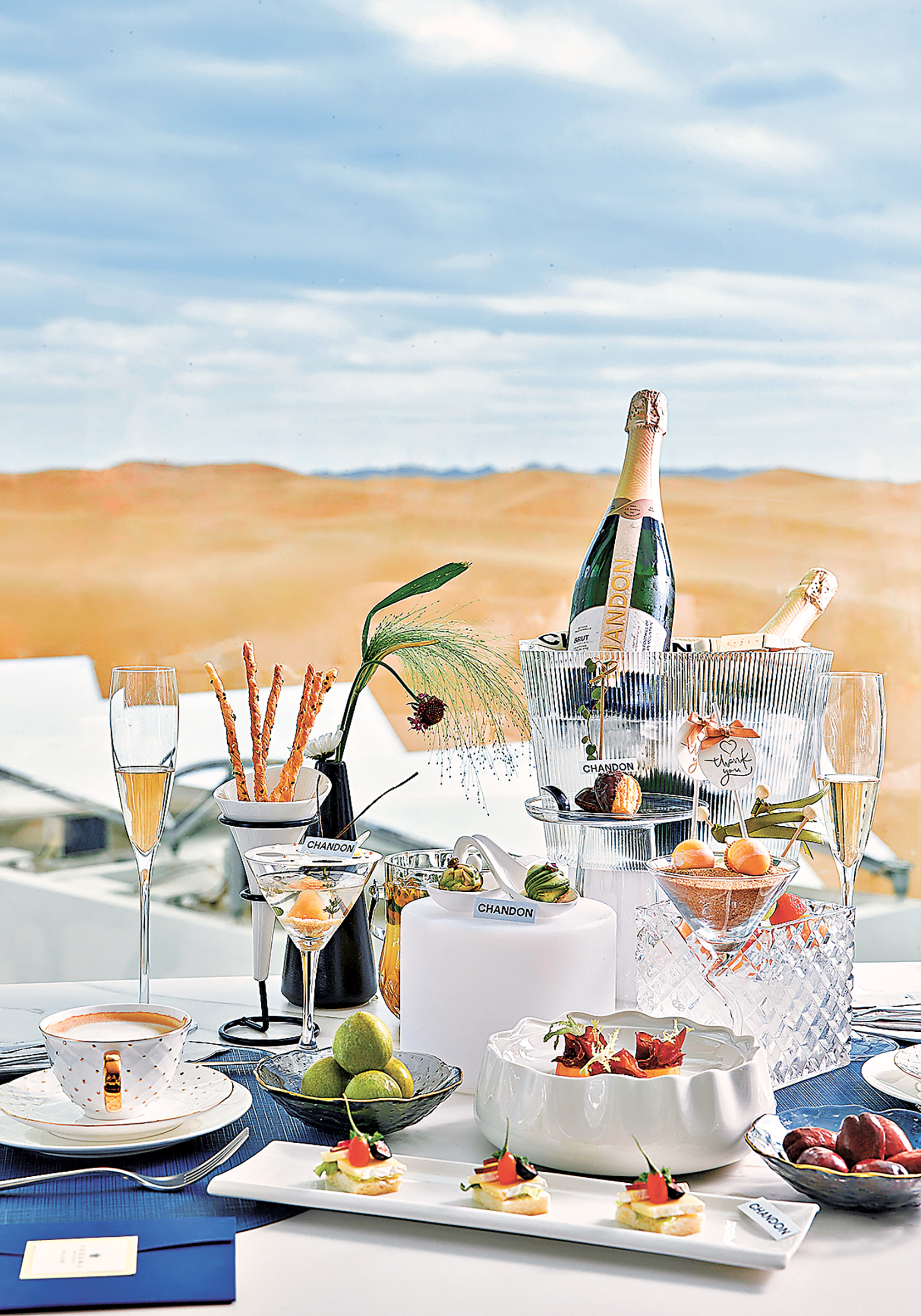 ■在沙漠裏嘆美食。