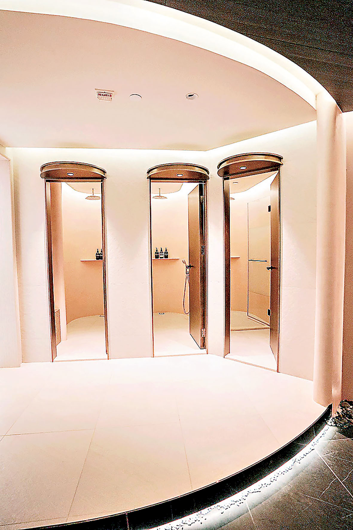 ■女士淋浴區。