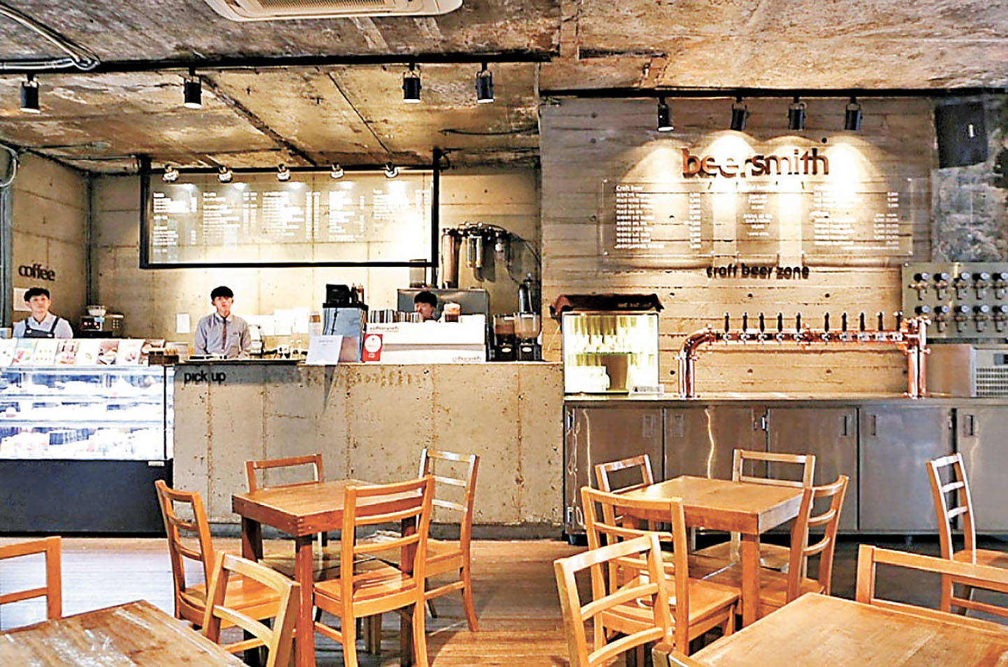 ■多齣韓劇專用作拍攝場景的「Coffee Smith 弘大分店」。