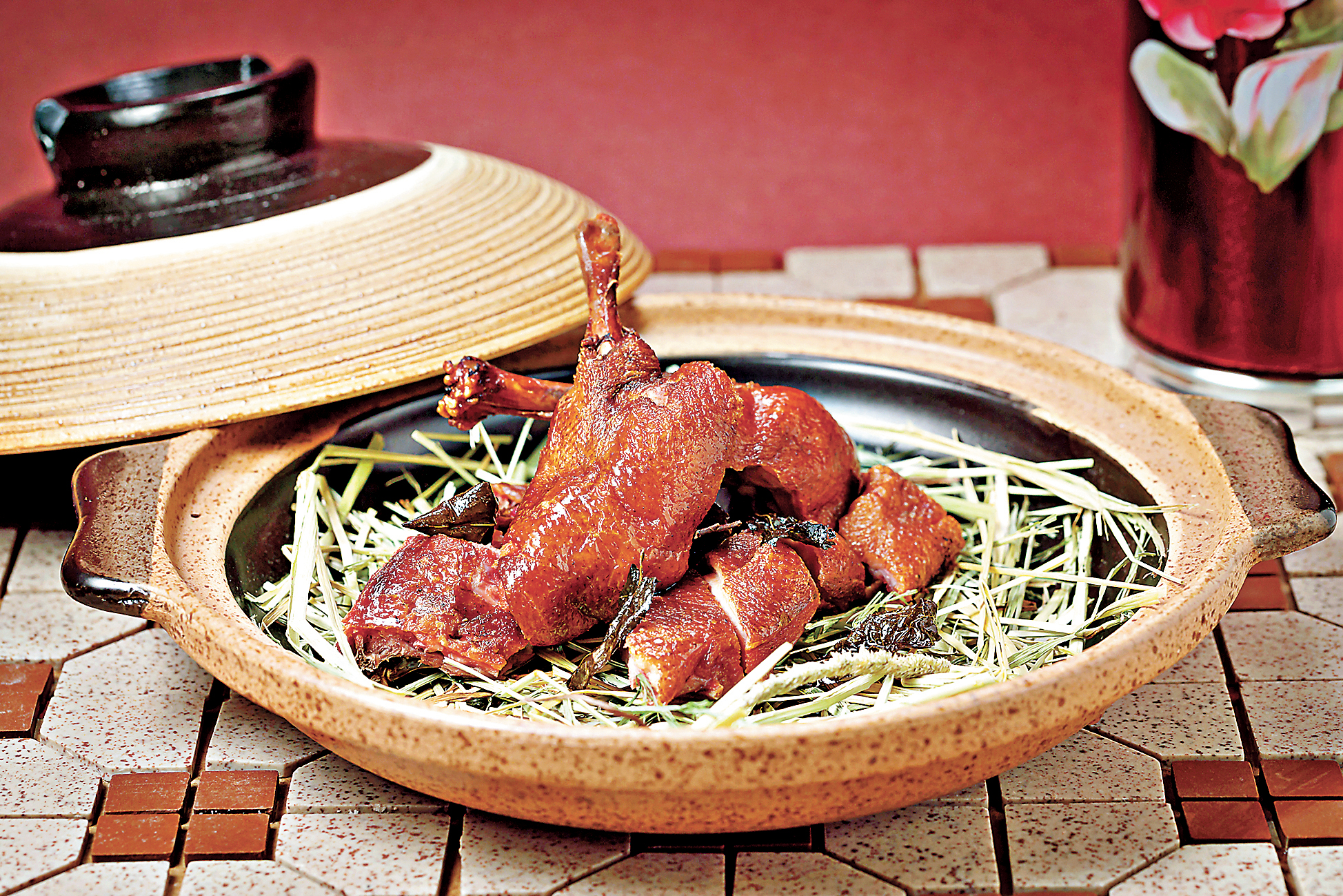 ■煙燻樟茶鴨。